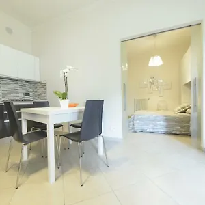 villa-thomas-imperia.hotelitalianriviera.com/